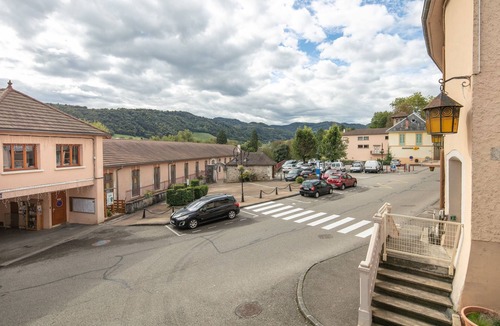 Saint-Geoire-en-Valdaine Apartment | Le Refuge du Val - Appartement vue montagne