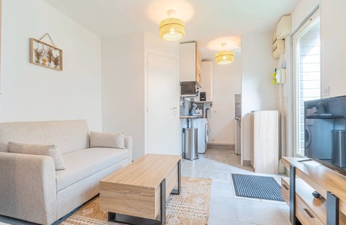 Luc-sur-Mer House | Le Refuge marin - Cosy pied-à-terre, terrace, 100m from the beach.