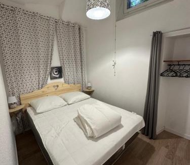 Bagneres-de-Luchon Apartment | Le Refuge Thermal - T2 centre Luchon, RDC, idéal pour cure thermale, Wi-Fi