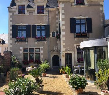 Brissac-Quince Apartment | Le Regisseur