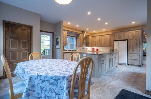 St-Bernard-de-Lacolle Ski Chalet | Le Relais International - Chalet for large Group, 7 bedrooms, pool table, Golf
