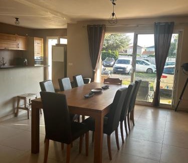 Janneyrias Bed & Breakfast | le relai du parking fute