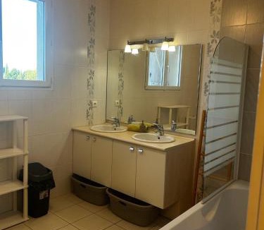 Janneyrias Bed & Breakfast | le relai du parking fute