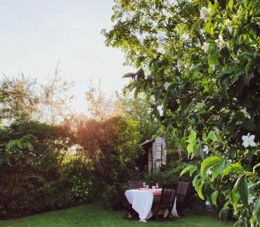 Prunay-en-Yvelines Bed & Breakfast | Le Relais d'Antoinette