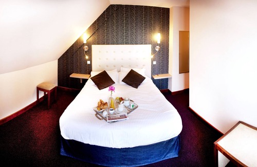 Neuveglise-sur-Truyere Hotel | Le Relais de la Poste