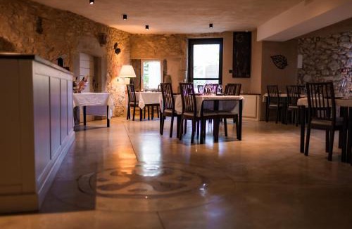 Ouveillan House | Le Relais De Pigasse