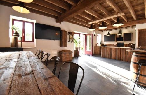 Broue Bed & Breakfast | LE RELAIS DES CALECHES - La Jungle Room