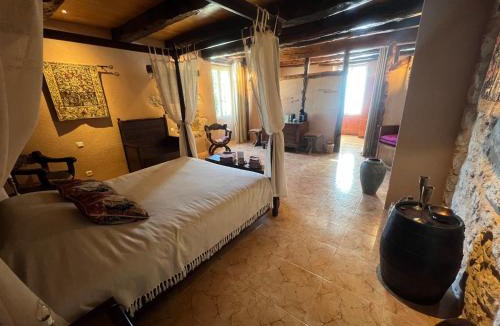 Mouzieys-Panens Bed & Breakfast | Le Relais des Chevaliers "La Suite des Seigneurs"
