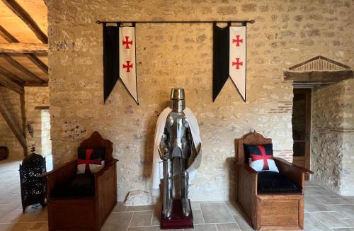 Mouzieys-Panens Bed & Breakfast | Le Relais des Chevaliers "La Chambre des Templiers"