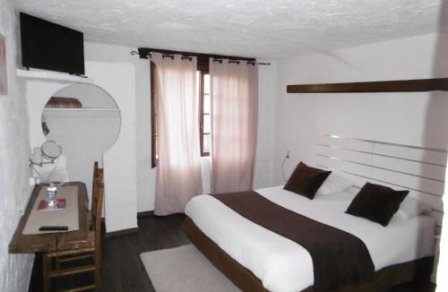 Les Avenieres Hotel | Le Relais Des Vieilles Postes