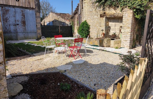 Vouille-les-Marais Cottage | Le relais du Marais with Spa & paddles