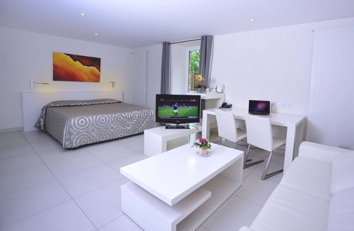 Mezangers Hotel | Le Relais Du Gué De Selle