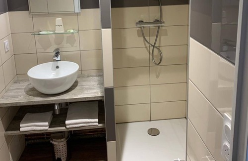 Beaumont-en-Veron Hotel | Le Relais du Velors