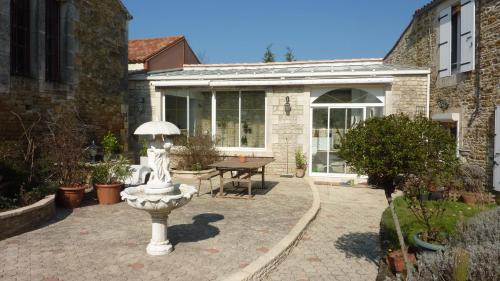 Saint-Juire-Champgillon Bed & Breakfast | Le relais de la cure