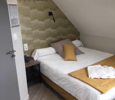 Saint-Quentin-les-Anges Hotel | Le Relais