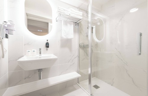 Brousse-le-Chateau Hotel | Le Relays du Chasteau