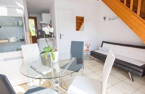 Saint-Jouan-des-Guerets Apartment | Le Renard by Interhome