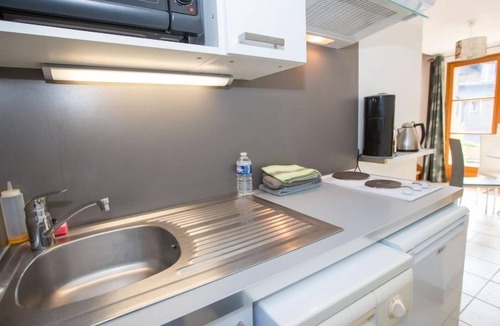 Saint-Jouan-des-Guerets Apartment | Le Renard by Interhome