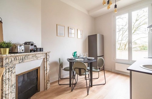 Centre Erlon Apartment | Le Rendez-Vous-Apartment-Private Bathroom