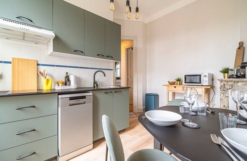 Centre Erlon Apartment | Le Rendez-Vous-Apartment-Private Bathroom