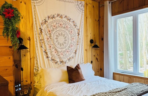St-Bernard-de-Lacolle Cabin | Le repère de la frontière