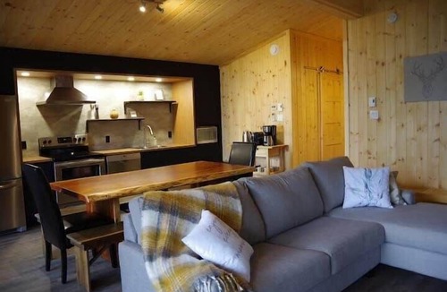 Baie-St-Paul Ski Chalet | Le Repère d’Aya | Private Spa in Baie‑Saint‑Paul