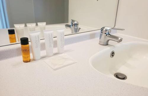 Cergy Apartment | Le Repère de l'ESSEC - T3, Parking, Fibre, Gare RER A à 5mn