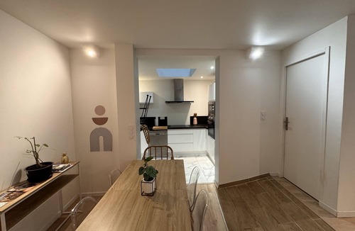 Ecommoy Apartment | Le Repère des Pilotes - Gare - 11 p - Rêve au Mans
