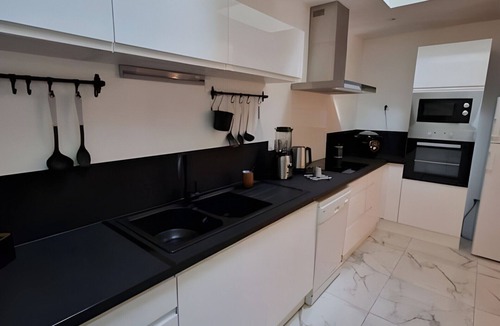 Ecommoy Apartment | Le Repère des Pilotes - Gare - 11 p - Rêve au Mans