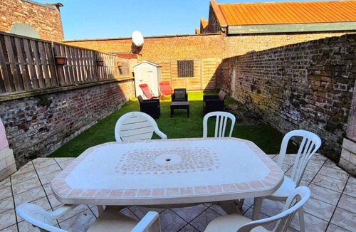 Tourcoing House | *Le Repère* House with garden