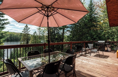 Chertsey Ski Chalet | Le Repôs – Private lake access & cozy vibes