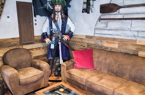 Sainte-Croix-en-Plaine Apartment | Le Repaire des Pirates