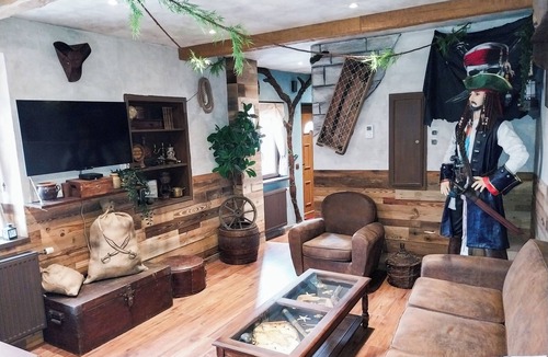 Sainte-Croix-en-Plaine Apartment | Le Repaire des Pirates