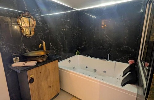 Caumont-sur-Durance Apartment | Le Repaire du Sorcier