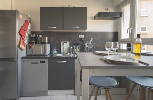 Republique Apartment | Le Repaire : Hyper center, 3 bedrooms, Balcony & Parking