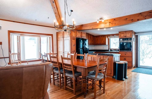 Venise-en-Quebec Ski Chalet | Le Repere du Lac - Lake View, Access, beach & Spa