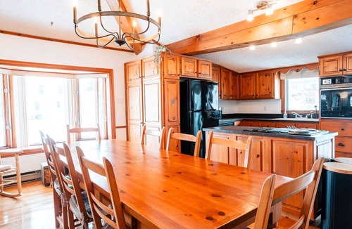 Venise-en-Quebec Ski Chalet | Le Repere du Lac - Lake View, Access, beach & Spa