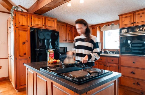Venise-en-Quebec Ski Chalet | Le Repere du Lac - Lake View, Access, beach & Spa