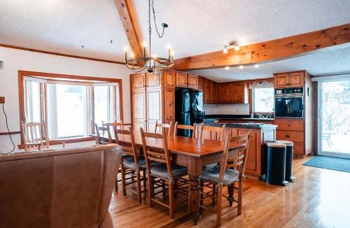 Venise-en-Quebec Ski Chalet | Le Repere du Lac - Lake View Access & Spa