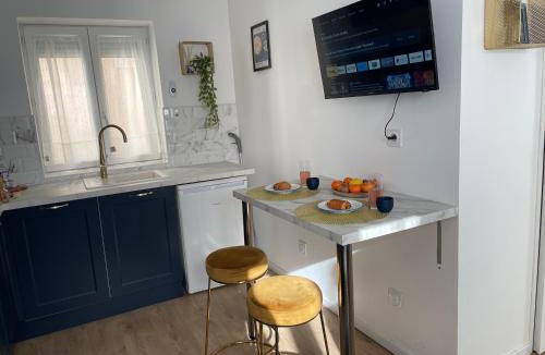 Montlucon Apartment | Le Requiem -Terrasse -Climatisation -Gare