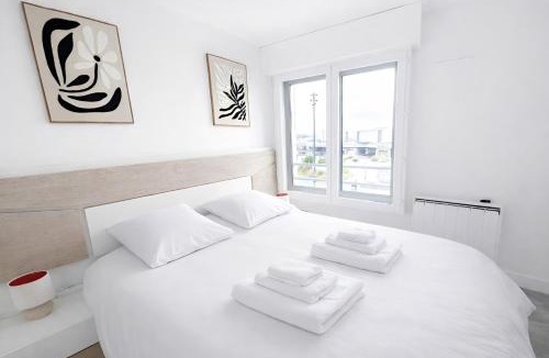 Asnieres-sur-Seine Apartment | Le Rive - 4 pers - Vue Seine - Wifi