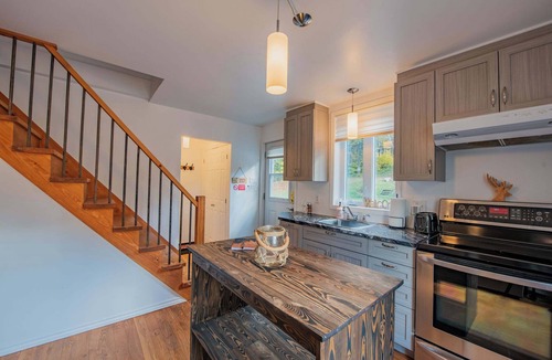 Saint-Roch-de-Mekinac Ski Chalet | Le Road Shack | Spa Snowmobile Dog Friendly