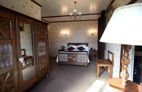 Mezieres-sur-Oise Bed & Breakfast | Le Robinson