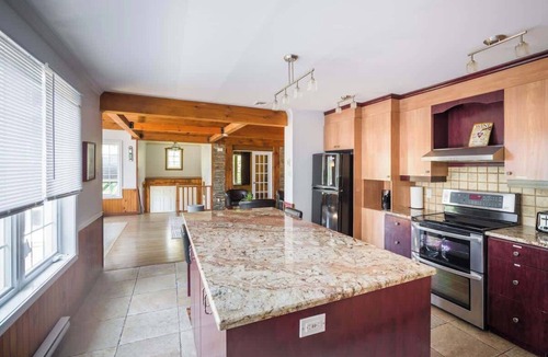 St-Adolphe-d'Howard Cottage | Le Rocher St-Joseph – Lakefront Chalet with Spa,