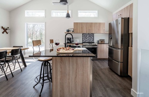 Pine Hill Cabin | Le Roitelet - Chaleureux, spa, en nature