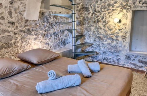 Auriol Apartment | Le Romarin - Piscine, Sauna et Vue - Charme Provençal Authenticité - Bastide La Parette