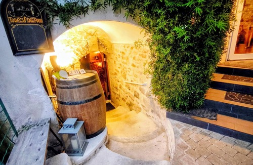 Chateau-Thierry House | Le ROOSEVELT, self-catering cottage with sauna and restaurant (Cave 204)