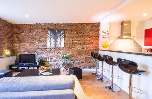 Marengo - Jolimont Apartment | LE ROSA BONHEUR - One Bedroom Apartment, Sleeps 4
