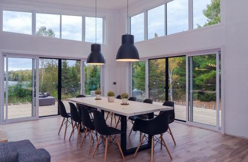 Notre-Dame-de-la-Merci Ski Chalet | Le Roselin On Lake Ouareau Hot tub & Pool Table