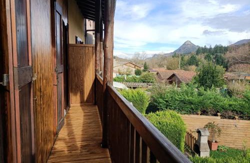 Fougax-et-Barrineuf House | Le rouge Robin